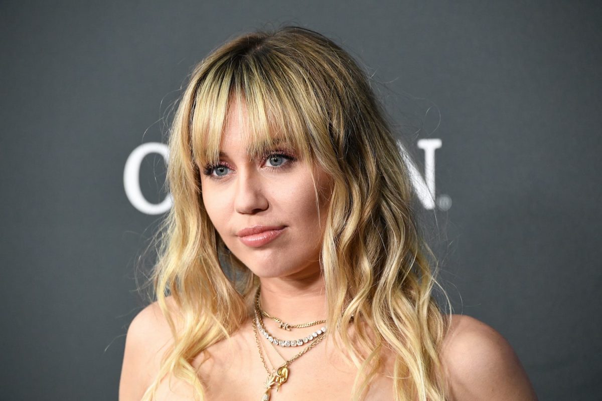 Miley Cyrus doneert haar haar voor kankerpatiënten